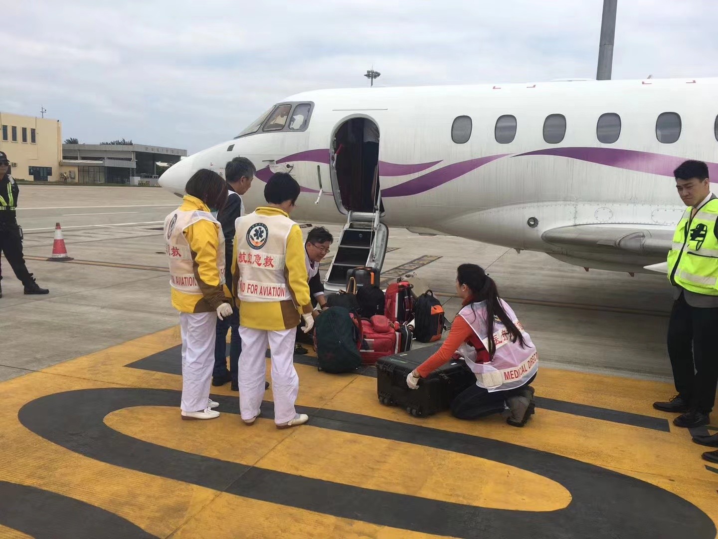 贡山香港出入境救护车出租